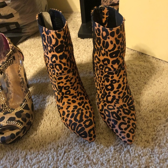 Neiman Marcus leopard boots - Picture 8 of 8